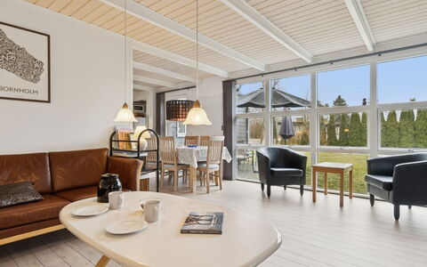 Gittel - 200M from the Sea: Mobilia, Interior Design, Pavimentazione, Legna, Pavimento, Soffitto, Sedia, Divano, Soggiorno, Pavimento In Legno