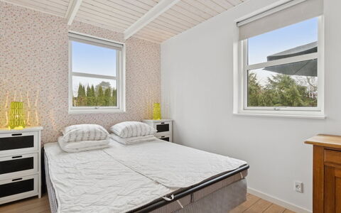 Gittel - 200M from the Sea: Camera Da Letto, Legna, Interior Design, Letto, Soffitto, Pavimento, Lenzuolo, Pavimentazione, Bedding, Casa