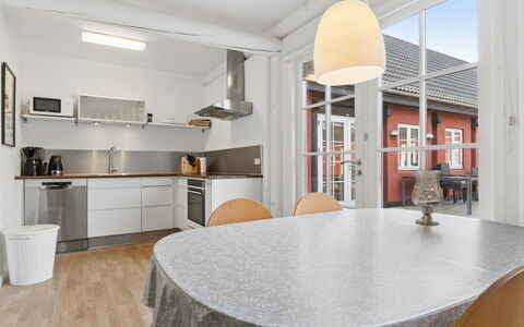 Anabella - 6Km from the Sea: Pavimentazione, Interior Design, Pavimento, Legna, Soffitto, Mobilia, Appartamento, Camera, Cucina, Pavimento In Legno