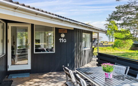 Liska - 60M from the Sea: Legna, Tetto, Casa, Casa, Architettura, Raccordo, Lotto, Villetta, Capannone, Edifici Giardino