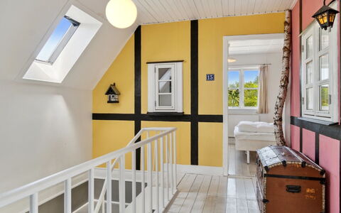 Hughlek - 450M from the Sea: Costruzione, Casa, Finestra, Casa, Tetto, Zona Residenziale, Arbusto, Villetta, Lotto