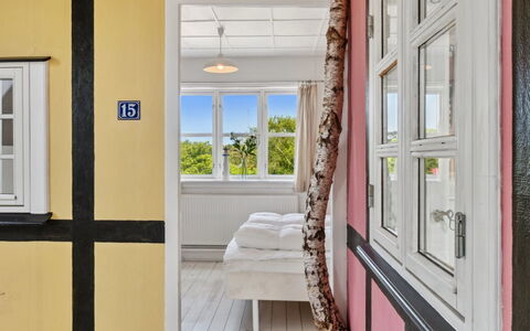 Hughlek - 450M from the Sea: Costruzione, Casa, Finestra, Casa, Tetto, Zona Residenziale, Arbusto, Villetta, Lotto
