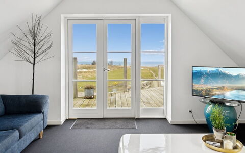 Carola - 1Km from the Sea: Legna, Pavimentazione, Pavimento, Interior Design, Mobilia, Camera, Soffitto, Soggiorno, Sedia