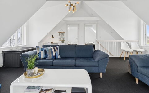 Carola - 1Km from the Sea: Mobilia, Interior Design, Pavimentazione, Legna, Pavimento, Soffitto, Divano, Camera, Soggiorno, Illuminazione