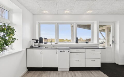 Carola - 1Km from the Sea: Legna, Cucina, Soffitto, Pavimentazione, Pavimento, Controsoffitto, Interior Design, Appartamento, Apparecchio Major, Cabinetry