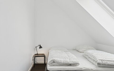 Carola - 1Km from the Sea: Camera Da Letto, Letto, Pavimento, Bedding, Lenzuolo, Interior Design, Biancheria, Pavimentazione, Telaio Del Letto, Soffitto