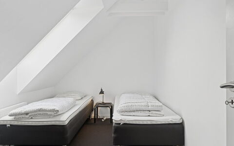 Carola - 1Km from the Sea: Camera Da Letto, Letto, Pavimento, Interior Design, Bedding, Lenzuolo, Pavimentazione, Telaio Del Letto, Biancheria, Camera