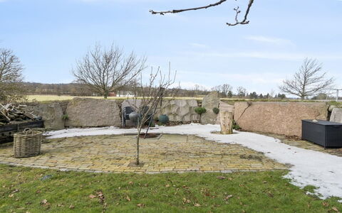 Carola - 1Km from the Sea: Cielo, Lotto, Giardino, Suolo, Prato, Backyard, Landscaping, Cortile, Muro ​​Di Pietra, Driveway