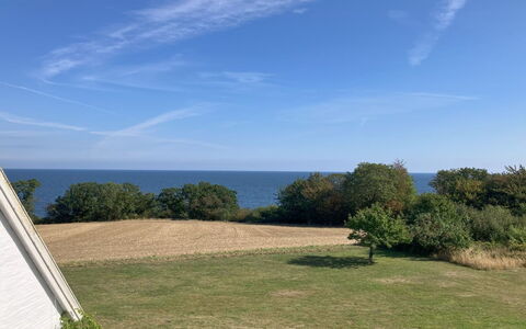 Hening - 150M from the Sea: Costruzione, Casa, Finestra, Casa, Tetto, Zona Residenziale, Arbusto, Villetta, Lotto