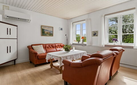 Hening - 150M from the Sea: Mobilia, Interior Design, Pavimentazione, Parete, Divano, Pavimento, Legna, Soffitto, Pavimento In Legno, Soggiorno
