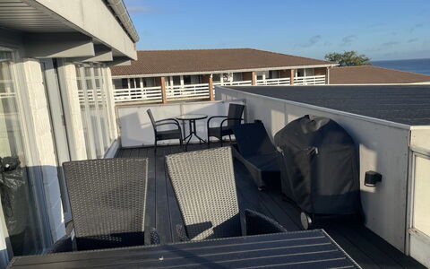 Evalina - 150M from the Sea: Pavimento, Balcone, Deck, Mobili Da Esterno, Latifoglie, Illuminazione Diurna, Corrimano, Shade, Color Legno