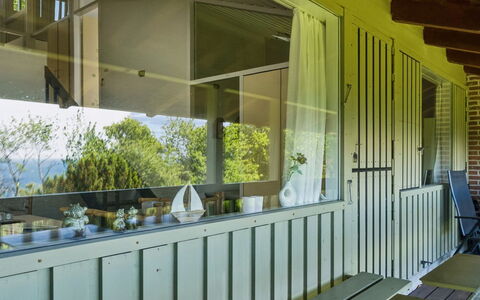 Arnt - 100M from the Sea: Portico, Shade, Soffitto, Bicchiere, Balcone, Latifoglie, Eco Hotel, Illuminazione Diurna, Color Legno, Plank