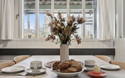 Arnt - 100M from the Sea: Mobilia, Interior Design, Tavolo, Tavola, Tessile, Illuminazione, Cucina & Sala Da Pranzo Tavolo, Sala Da Pranzo, Sedia, Camera