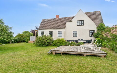 Elso - 5Km from the Sea: Zona Residenziale, Arbusto, Casa, Casa, Giardino, Estate, Shade, Landscaping, Prato