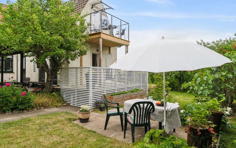 Elso - 5Km from the Sea: Costruzione, Casa, Zona Residenziale, Tetto, Arbusto, Casa, Architettura, Villetta, Lotto
