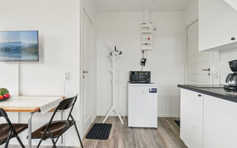 Elso - 5Km from the Sea: Pavimentazione, Interior Design, Pavimento, Mobilia, Soffitto, Camera, Pavimento In Legno, Cucina, Apparecchio Major, Appartamento