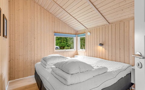 Vilmar - 250M from the Sea: Legna, Camera Da Letto, Interior Design, Soffitto, Letto, Casa, Pavimento, Camera, Bedding, Lenzuolo