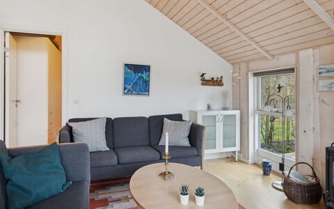 Loreia - 350M from the Sea: Pavimentazione, Legna, Mobilia, Interior Design, Pavimento, Soffitto, Divano, Camera, Soggiorno, Pavimento In Legno