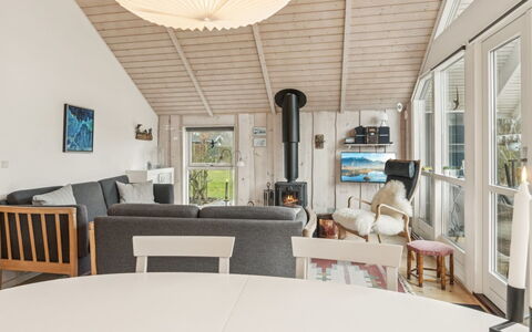 Loreia - 350M from the Sea: Mobilia, Interior Design, Pavimentazione, Legna, Pavimento, Soffitto, Sedia, Soggiorno, Pavimento In Legno, Casa