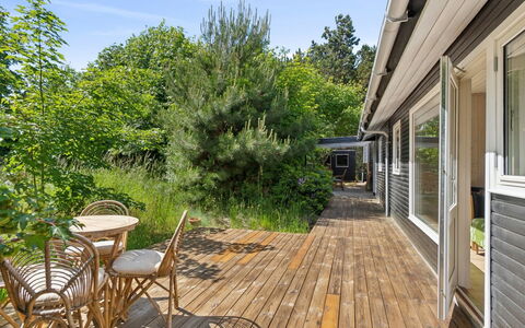 Elisej - 350M from the Sea: Legna, Arbusto, Casa, Architettura, Zona Residenziale, Casa, Portico, Lotto, Deck