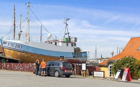 Elisej - 350M from the Sea: Barca, Moto D'Acqua, Nave, Architettura Navale, Albero, Barche E Nautica - Macchine E Materiali, Porta, Peschereccio, Porto, Trasporto Di Acqua