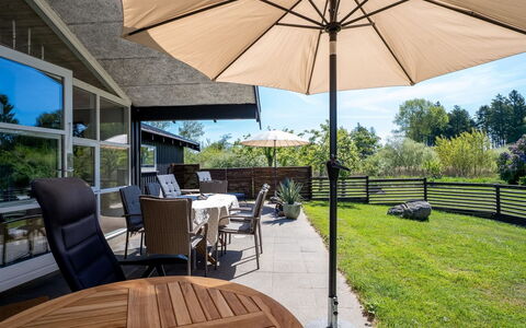 Svenne - 600M from the Sea: Mobilia, Mobili Da Esterno, Sedia, Tavolo Esterno, Shade, Tavolo, Portico, Cucina & Sala Da Pranzo Tavolo, Ombrello, Deck