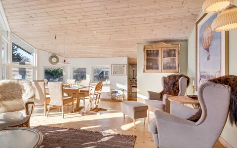 Svenne - 600M from the Sea: Mobilia, Interior Design, Legna, Soffitto, Pavimentazione, Pavimento, Casa, Soggiorno, Camera, Divano