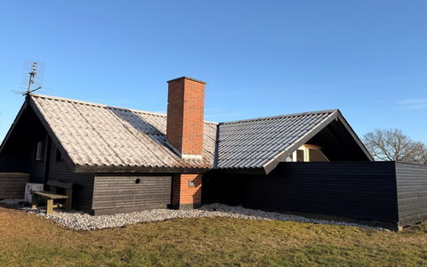 Kajsa - 150M from the Sea: Zona Residenziale, Arbusto, Casa, Casa, Giardino, Estate, Shade, Landscaping, Prato