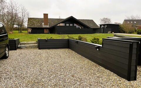Kajsa - 150M from the Sea: Zona Residenziale, Arbusto, Casa, Casa, Giardino, Estate, Shade, Landscaping, Prato