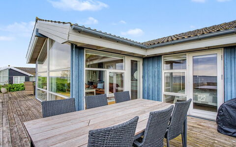 Imelda - 75M from the Sea: Legna, Casa, Tetto, Porta, Villetta, Deck, Portico, Plank, Latifoglie, Shade