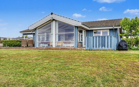 Imelda - 75M from the Sea: Tetto, Casa, Villetta, Porta, Raccordo, Estate, Shade, Portico, Edifici Giardino, Cortile