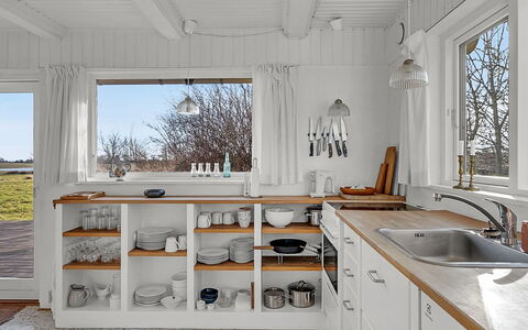 Verene - 725M from the Sea: Cucina, Controsoffitto, Legna, Interior Design, Elettrodomestico Da Cucina, Pavimentazione, Cabinetry, Soffitto, Mobilia, Lavandino Della Cucina