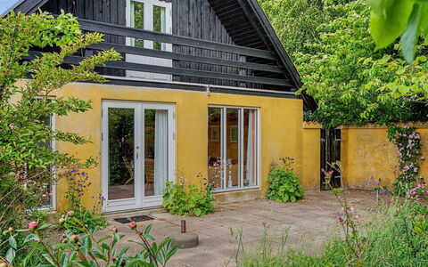 Verene - 725M from the Sea: Giallo, Legna, Arbusto, Casa, Casa, Villetta, Porta, Giardino, Shade, Backyard