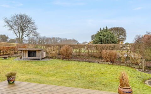 Fenno - 800M from the Sea: Zona Residenziale, Arbusto, Casa, Casa, Giardino, Estate, Shade, Landscaping, Prato