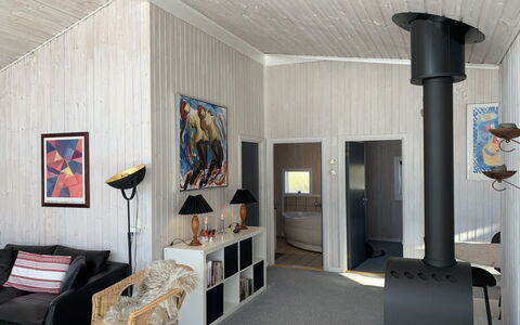Hedvig - 500M from the Sea: Interior Design, Pavimentazione, Soffitto, Pavimento, Mobilia, Illuminazione, Lampada, Camera, Soggiorno, Casa