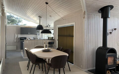 Hedvig - 500M from the Sea: Legna, Soffitto, Interior Design, Pavimentazione, Pavimento, Lampada, Camera, Mobilia, Soggiorno, Elettrodomestico