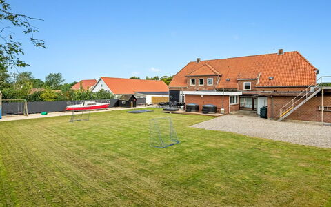 Grimi - 36Km from the Sea: Blu, Arbusto, Villetta, Groundcover, Giardino, Estate, Shade, Landscaping, Agriturismo, Eco Hotel
