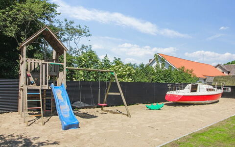 Grimi - 36Km from the Sea: Blu, Arbusto, Villetta, Groundcover, Giardino, Estate, Shade, Landscaping, Agriturismo, Eco Hotel