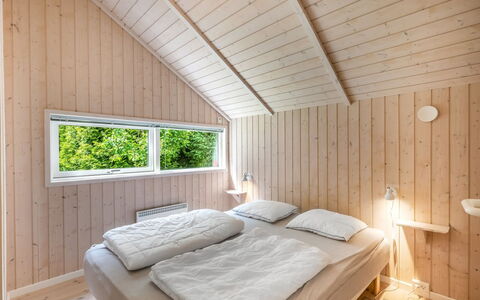 Ljuba - 40Km from the Sea: Legna, Soffitto, Interior Design, Camera Da Letto, Casa, Camera, Letto, Bedding, Latifoglie, Lampada