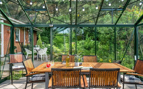 Tabetha - 24Km from the Sea: Mobilia, Tavolo, Sedia, Cucina & Sala Da Pranzo Tavolo, Shade, Tavolo Esterno, Bicchiere, Eco Hotel, Mobili Da Esterno, Giardino
