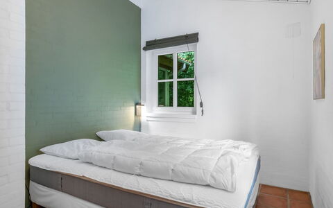 Tabetha - 24Km from the Sea: Camera Da Letto, Letto, Pavimento, Pavimentazione, Interior Design, Mobilia, Lenzuolo, Bedding, Soffitto, Telaio Del Letto