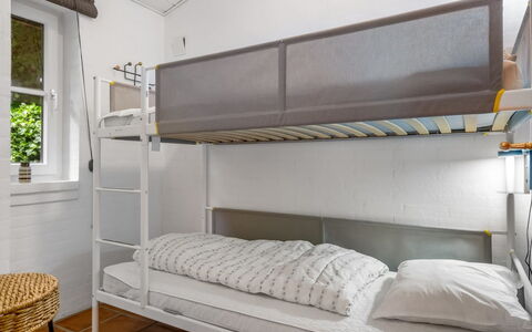 Tabetha - 24Km from the Sea: Letto A Castello, Letto, Camera Da Letto, Mobilia, Bedding, Interior Design, Lenzuolo, Pavimento, Telaio Del Letto, Ostello