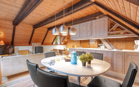 Erhardt - 2Km from the Sea: Mobilia, Interior Design, Cucina, Legna, Pavimentazione, Soffitto, Lampada, Controsoffitto, Pavimento, Illuminazione