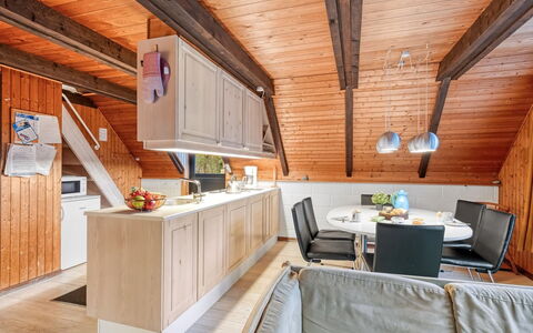 Erhardt - 2Km from the Sea: Legna, Soffitto, Interior Design, Cucina, Mobilia, Attico, Camera, Latifoglie, Appartamento, Sedia