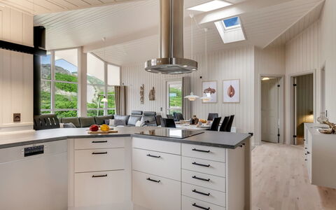 Mine - from the Sea: Cucina, Controsoffitto, Interior Design, Elettrodomestico Da Cucina, Soffitto, Pavimentazione, Cabinetry, Lampada, Elettrodomestico, Mobilia