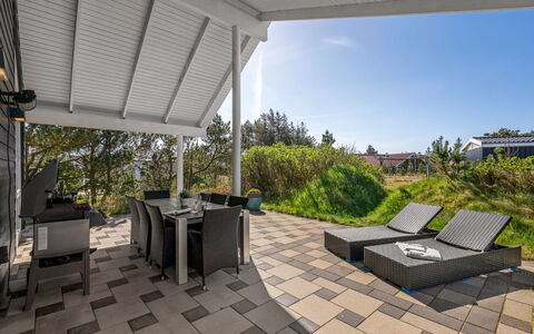 Tatania - 500M to the Fjord: Mobili Da Esterno, Tetto, Pavimento, Shade, Materiale Composito, Deck, Terrazza, Sedia, Giardino, Flagstone