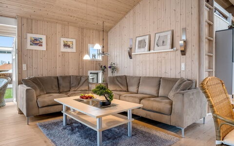 Lien - 100M from the Sea: Legna, Mobilia, Interior Design, Soffitto, Pavimento, Pavimentazione, Camera, Casa, Soggiorno, Divano