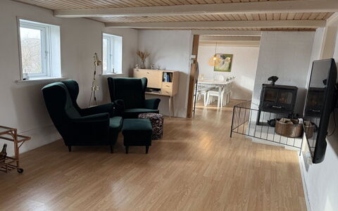 Jorek - 700M from the Sea: Pavimentazione, Pavimento, Pavimento In Legno, Legna, Mobilia, Interior Design, Pavimento Laminato, Casa, Soggiorno, Sedia