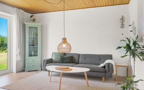 Jorek - 700M from the Sea: Mobilia, Pavimentazione, Legna, Interior Design, Pavimento, Tavolo, Pavimento In Legno, Soggiorno, Casa, Illuminazione