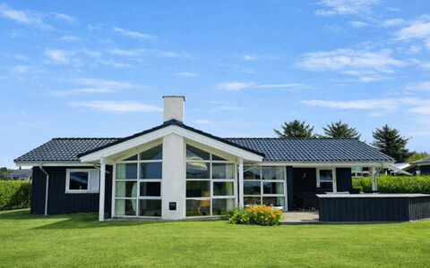 Bosse - 200M to the Fjord: Casa, Tetto, Porta, Villetta, Prato, Estate, Cortile, Agriturismo, Giardino, Landscaping